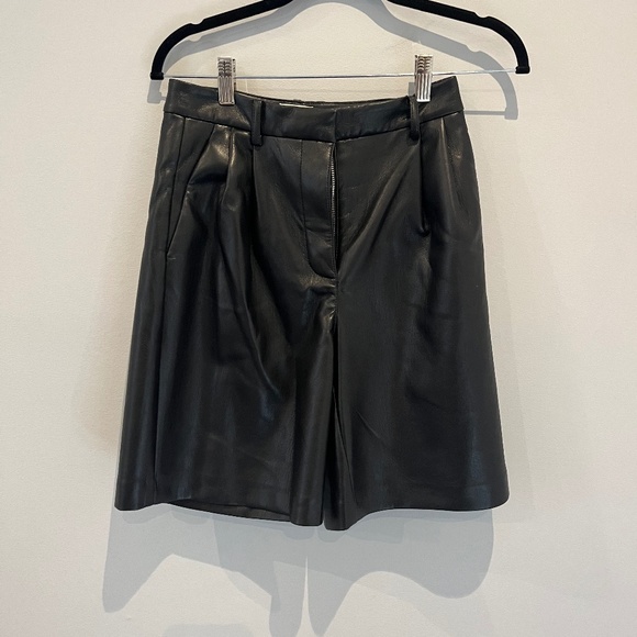 Black Wilfred Effortless Short in vegan leather - Picture 1 of 5